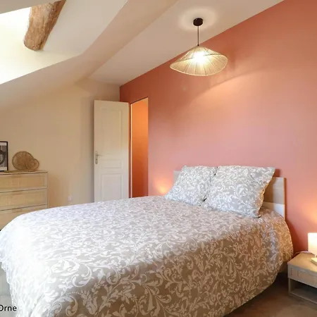 Maison Familiale Au Coeur Du Village Avec Jardin Clos Et Terrasse - Fr-1-497-252 Tatil Evi Le Mêle-sur-Sarthe