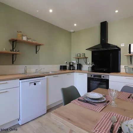 Maison Familiale Au Coeur Du Village Avec Jardin Clos Et Terrasse - Fr-1-497-252 Le Mêle-sur-Sarthe