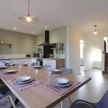 Maison Familiale Au Coeur Du Village Avec Jardin Clos Et Terrasse - Fr-1-497-252 Feriehus