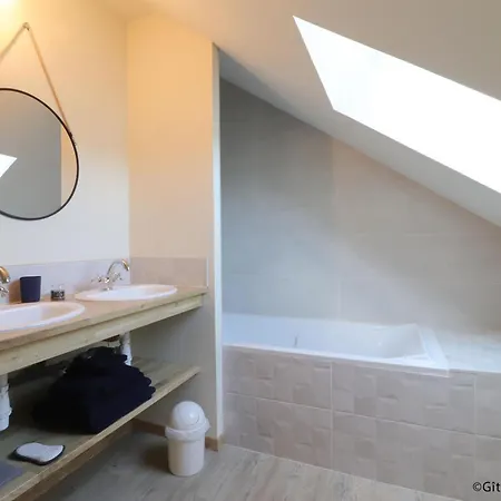 Maison Familiale Au Coeur Du Village Avec Jardin Clos Et Terrasse - Fr-1-497-252 *