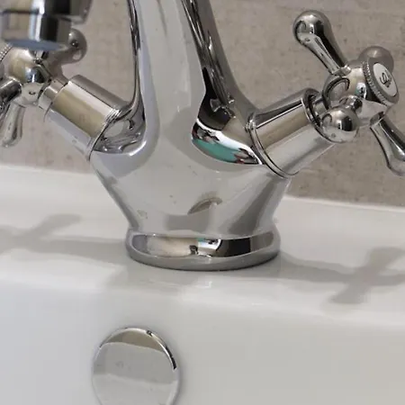 Maison Familiale Au Coeur Du Village Avec Jardin Clos Et Terrasse - Fr-1-497-252 * Le Mêle-sur-Sarthe