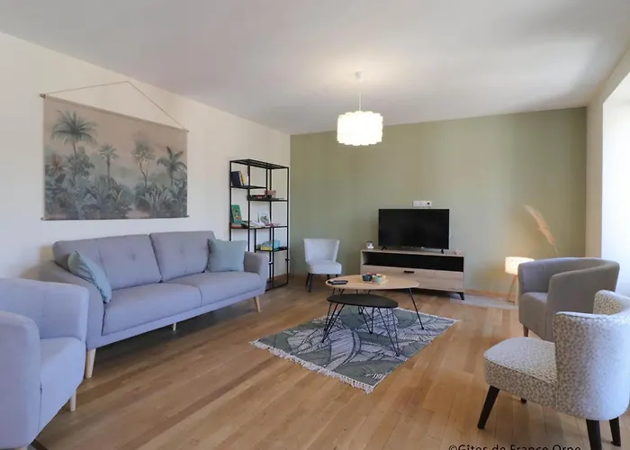 Maison Familiale Au Coeur Du Village Avec Jardin Clos Et Terrasse - Fr-1-497-252